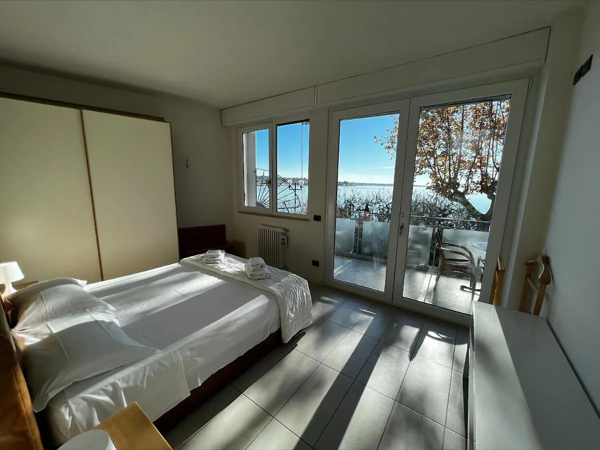 Front Lake Apartment Bardolino Aparthotel