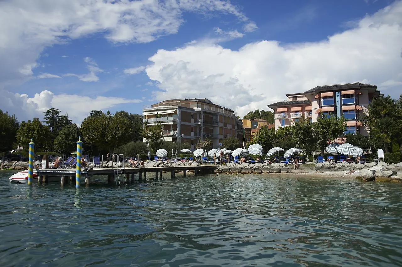 Front Lake Apartment Bardolino Aparthotel