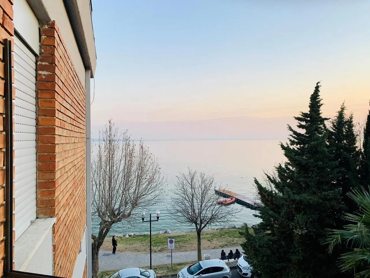 Front Lake Apartment Bardolino Italia