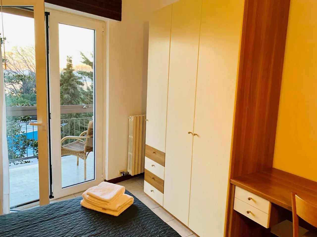 Front Lake Apartment Bardolino Aparthotel